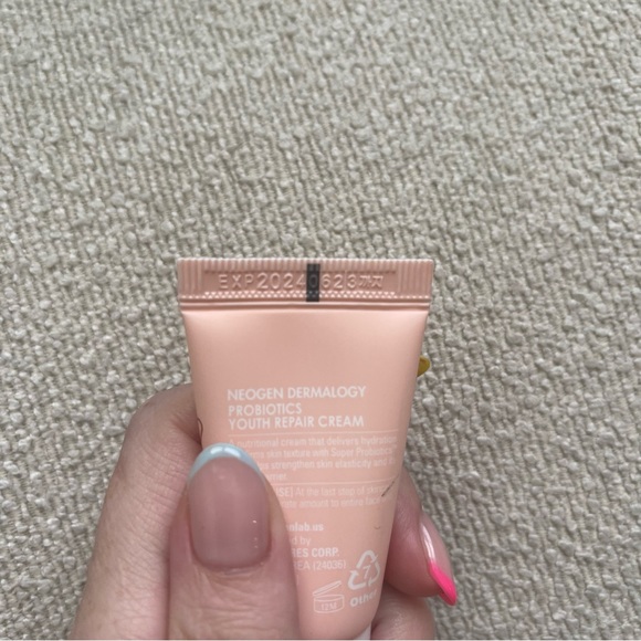 Neogen Probiotics Youth Repair Cream 15g - Picture 5 of 6